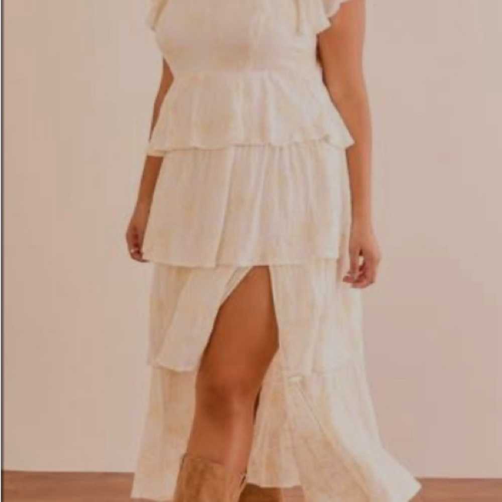 Arula Roxanne Layered Maxi Dress: Elegant Cream Tiered Maxi Dress